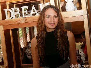 Nadine Chandrawinata yang Selalu Tertutup Soal Asmara