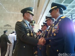 Panglima Jenderal Gatot Nurmantyo Berikan Tanda Kehormatan pada 78 Pati TNI