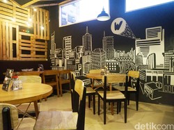 Makan di Dapur Bergaya Rustic Industrial, W Kitchen Cafe Gandaria City