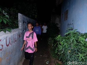 Saat Warga Tak Takut dan Malah Nongkrong Tunggui Keranda Terbang Sawangan