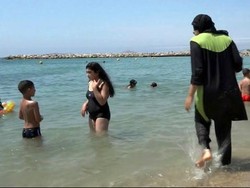 Perdana Menteri Prancis Dukung Pelarangan Burkini