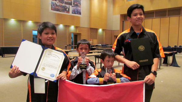 4 Siswa Indonesia Raih Penghargaan di Kompetisi Robot Internasional di Korsel