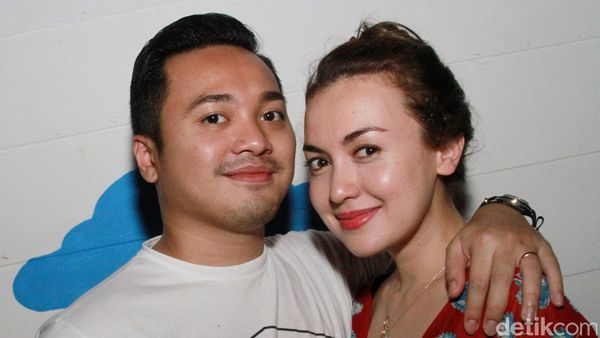 Keserasian Rianti Cartwright dan Cas Alfonso