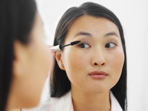 4 Cara Merias Mata Sesuai Bentuknya