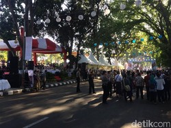 Ribuan Masyarakat Lombok Tumpah Ruah di Jalan Sambut Bulan Budaya