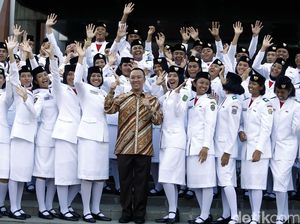 Imam Nahrawi Terima Kunjungan Paskibraka