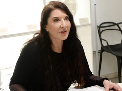 Sebut Penduduk Asli Australia Dinosaurus, Marina Abramovic Dikritik