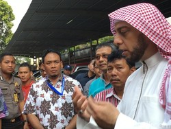 Cerita Menegangkan Syekh Ali Jaber Ditusuk di Lampung, Hampir Kena Leher