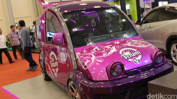 Mobil Nissan ala Mobil Pokemon