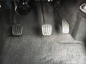 Cara Menyetir Mobil Manual, Nggak Sesulit yang Dibayangkan Kok! Cara Menyetir Mobil Manual, Nggak Sesulit yang Dibayangkan Kok!