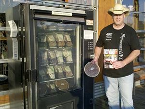 Kepiting Hidup hingga Mashed Potato Bisa Dibeli di Vending Machine (2) Kepiting Hidup hingga Mashed Potato Bisa Dibeli di Vending Machine (2)