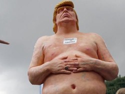 Patung Bugil Donald Trump Bermunculan di Kota-kota AS