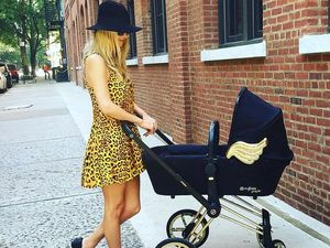 Nicky Hilton Pamer Stroller Bayi Rp 22 Juta yang Dilengkapi Sayap