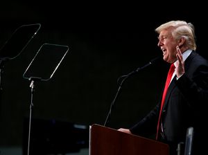 Hillary Clinton Didiagnosis Pneumonia, Trump: Saya Harap Dia Segera Sembuh