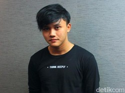 Beri Dukungan ke BCL, Rizky Febian Ingat Saat Lina Meninggal