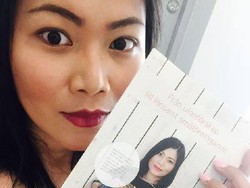 Nadya Mutia, Wanita Muda yang Sukses Jual Sepatu Kayu Hingga ke Eropa