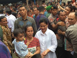 Jokowi dan Iriana Blusukan di Gunungsitoli, Tinjau Posyandu Warga