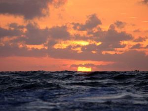 Menatap Sunset Cantik di Selat Karimata