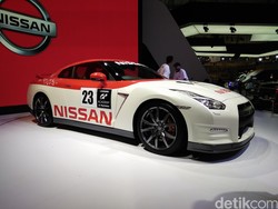 Pelihara Nissan GT-R Bisa buat Beli Motor Tiap Tahun