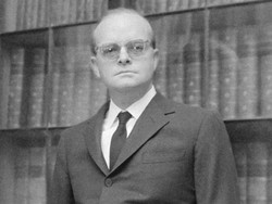 Aneh! Abu Jenazah Novelis Truman Capote Dilelang