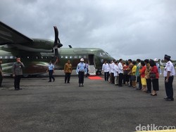 Naik Pesawat TNI AU CN-295, Presiden Jokowi dan Iriana Tiba di Nias