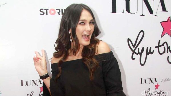 Luna Maya Happy Banget!