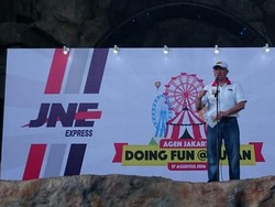 JNE Apresiasi 1500 Karyawan Mitra dan Perkenalkan Atribut Baru di HUT RI ke-71