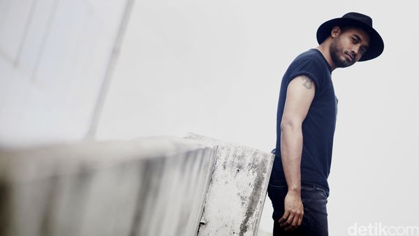 Rayen Pono, Pasto dan Solo Kariernya