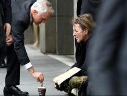 Beri Uang pada Pengemis, PM Australia Picu Perdebatan