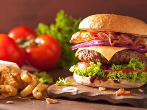 Daging Burger dan Hot Dog yang Dicampurkan dengan Rumput Laut Jadi Lebih Bergizi Daging Burger dan Hot Dog yang Dicampurkan dengan Rumput Laut Jadi Lebih Bergizi