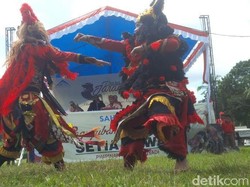 Warga Pesanggaran dan Siliragung Gelar Festival Jaranan