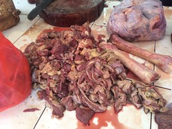 Daging Beku Impor Dijual di Pasar Becek, Pedagang: yang Beli Tukang Bakso