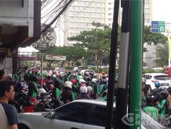 Sekelompok Pemuda Ribut dengan Ojek Online di Depok