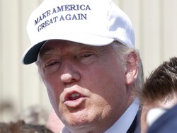 Donald Trump Mendahului Obama Kunjungi Korban Banjir Louisiana