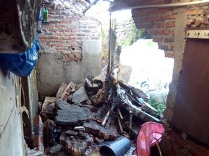 Banjir di Pondok Labu, 3 Tembok Rumah Warga Jebol dalam Semalam
