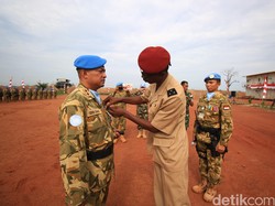 Prajurit TNI Dapat Medali Kehormatan dari Presiden Afrika Tengah