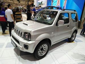 Suzuki Rilis Jimny dan Baleno Hatchback di Arena GIIAS Suzuki Rilis Jimny dan Baleno Hatchback di Arena GIIAS