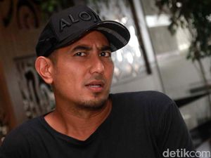 Galau Berjemaah Bareng Rio Febrian di dHot Music Galau Berjemaah Bareng Rio Febrian di dHot Music