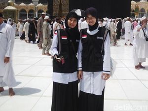 Kisah Haru Para Pelayan Butir Merah Putih di Masjidil Haram Kisah Haru Para Pelayan Butir Merah Putih di Masjidil Haram