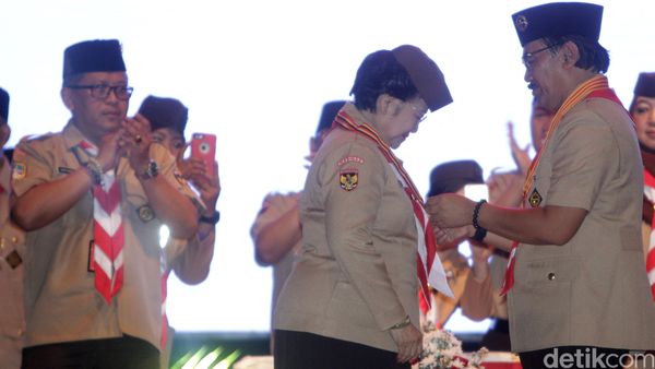Megawati Terima Gelar Kehormatan Dari Kwarnas Pramuka