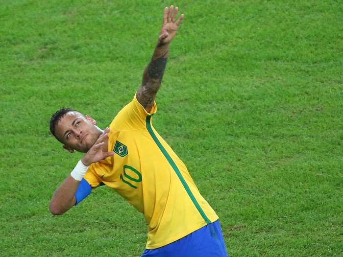 2016 Rio Olympics - Soccer - Final - Men's Football Tournament Gold Medal Match Brazil vs Germany - Maracana - Rio de Janeiro, Brazil - 20/08/2016. Neymar (BRA) of Brazil celebrates scoring their first goal. REUTERS/Murad Sezer FOR EDITORIAL USE ONLY. NOT FOR SALE FOR MARKETING OR ADVERTISING CAMPAIGNS.