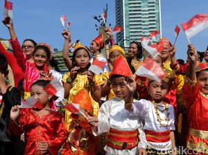 Rekomendasi Baju Adat Jawa Timur untuk Karnaval 17 Agustus Rekomendasi Baju Adat Jawa Timur untuk Karnaval 17 Agustus