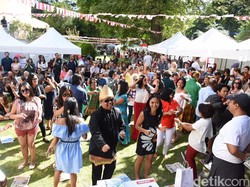 Mandi Madu Sampai Basah-basah di Pesta Rakyat RI di Austria
