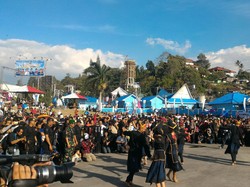 Seperti Ini Serunya Pentas Budaya di Karnaval Danau Toba