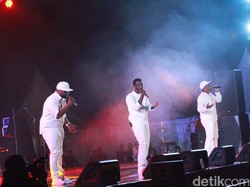 Boyz II Men Kagumi Keindahan Yogya dan Candi Prambanan