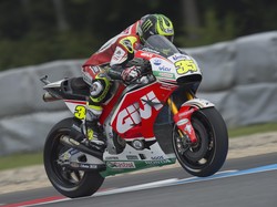 Perjudian Ban yang Mengantar Cal Crutchlow ke Podium Juara