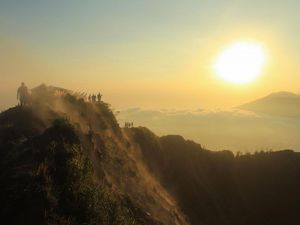 Tokoh Adat Sesalkan Ulah Bule Menari Telanjang di Gunung Batur Tokoh Adat Sesalkan Ulah Bule Menari Telanjang di Gunung Batur