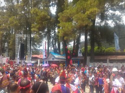 Antusiasme Warga & Turis Menanti Pawai Budaya di Karnaval Danau Toba