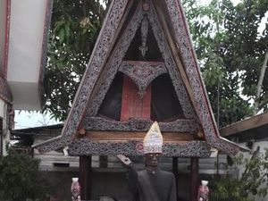 Jangan Lewatkan Pertunjukan Patung Sigale-Gale Menari Jika ke Danau Toba