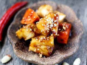 7 Buah Ini Tak Pernah Absen Jadi Bahan Rujak